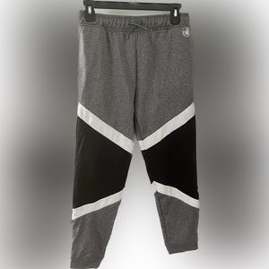 Boy’s sweatpants / joggers size 14/16 Like New